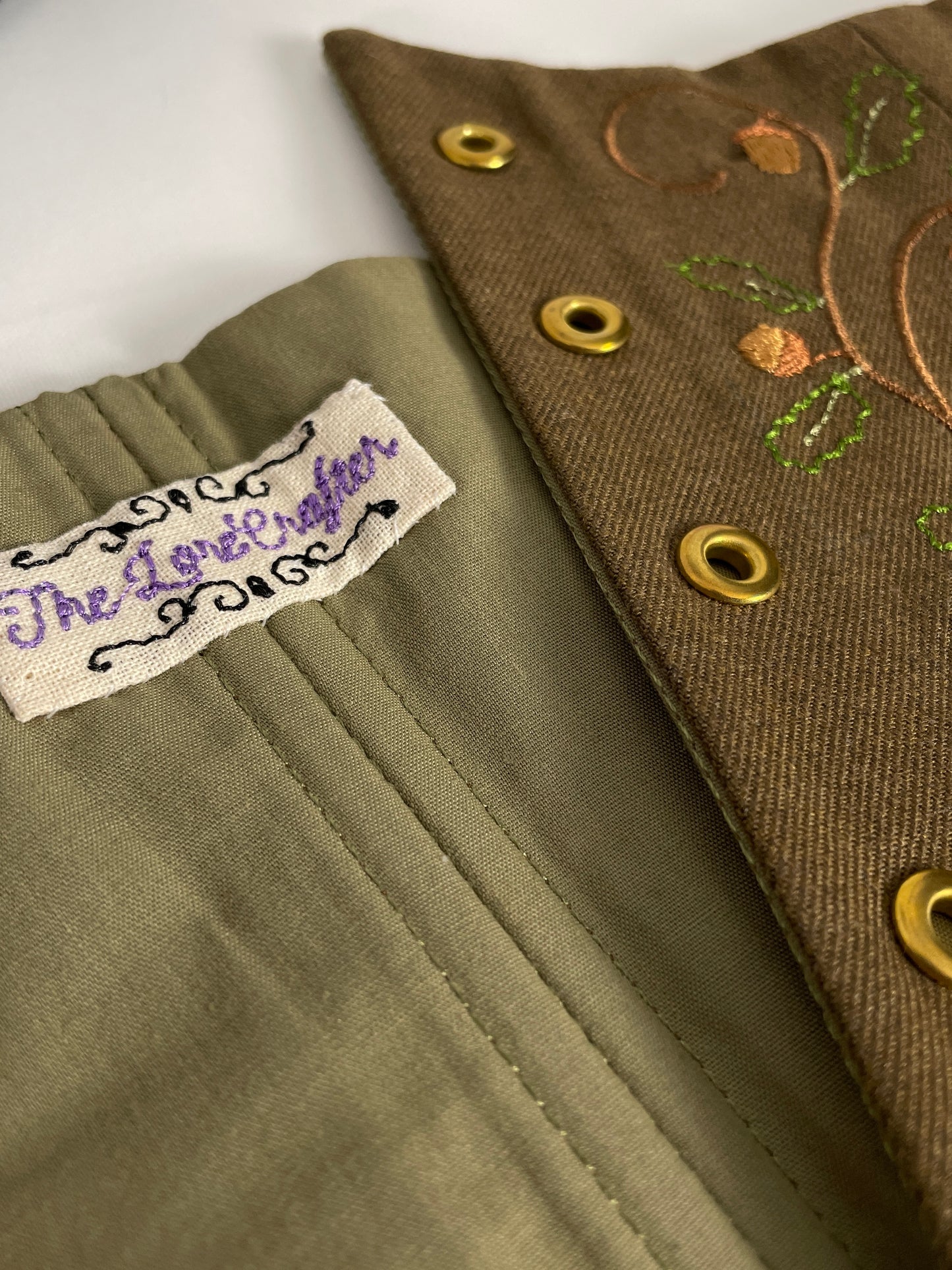 Oak Vine Embroidered Waist Cinch