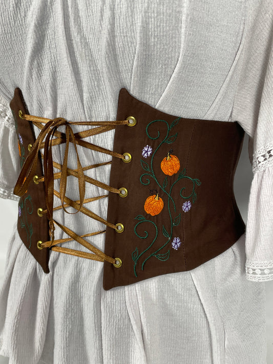 Pumpkin Patch Embroidered Waist Cinch in Dark Green