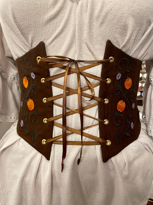 Pumpkin Patch Embroidered Waist Cinch in Dark Green