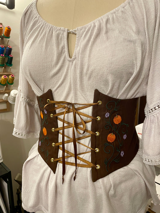 Pumpkin Patch Embroidered Waist Cinch in Dark Green