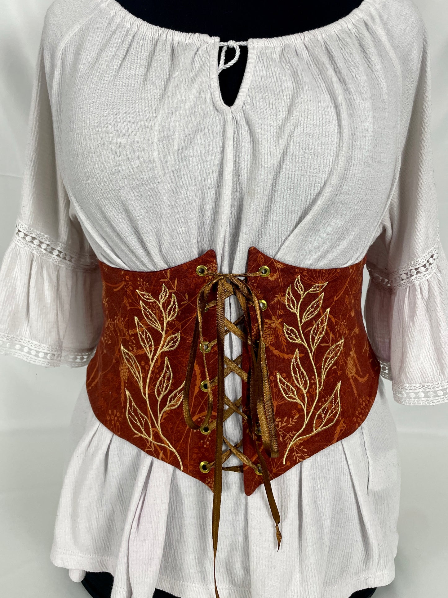 Autumnal Embrace Embroidered Waist Cinch