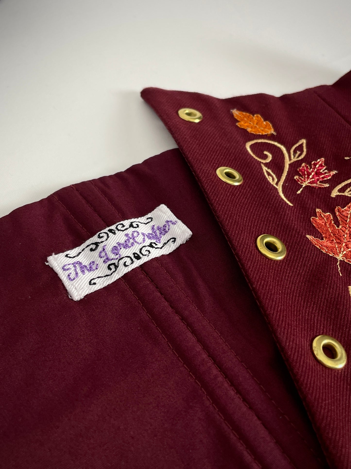 Gusting Leaves Embroidered Waist Cinch