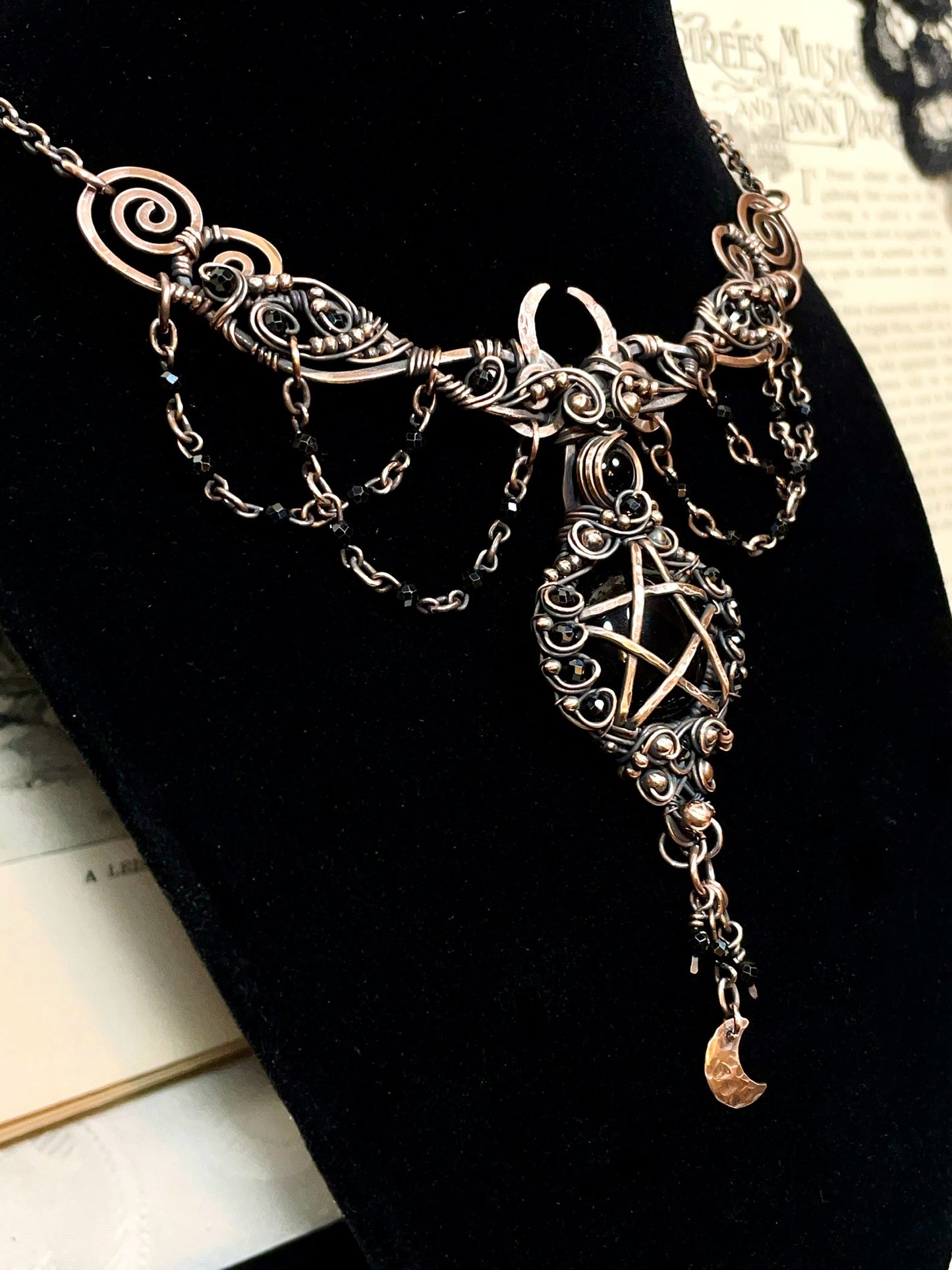 Onyx Pentacle Collar in Copper