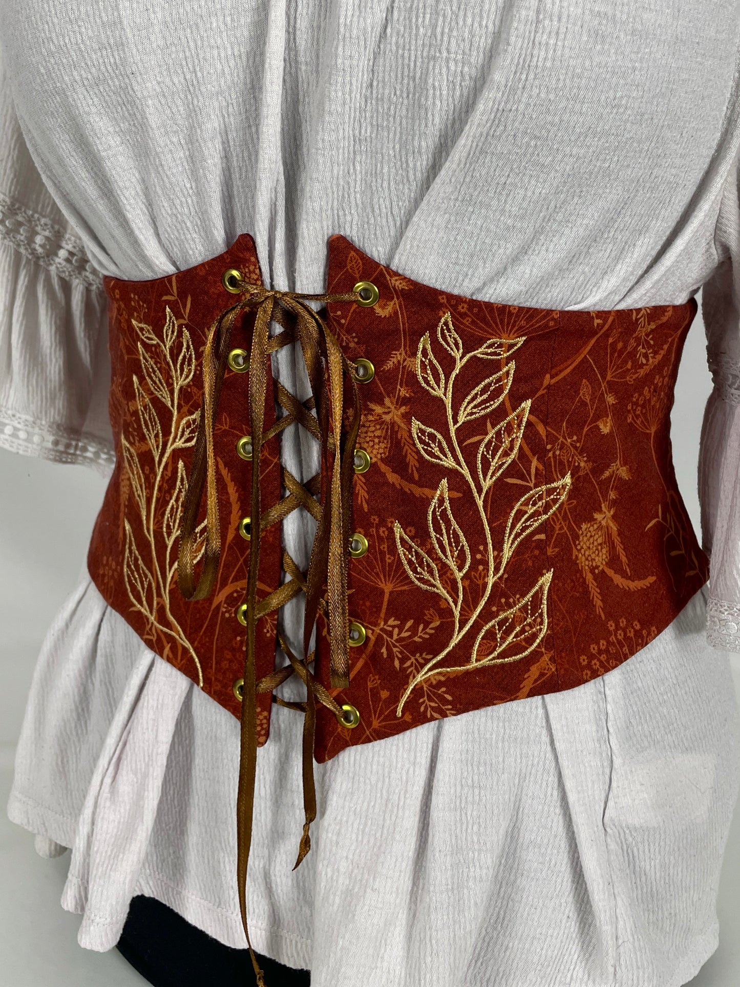 Autumnal Embrace Embroidered Waist Cinch