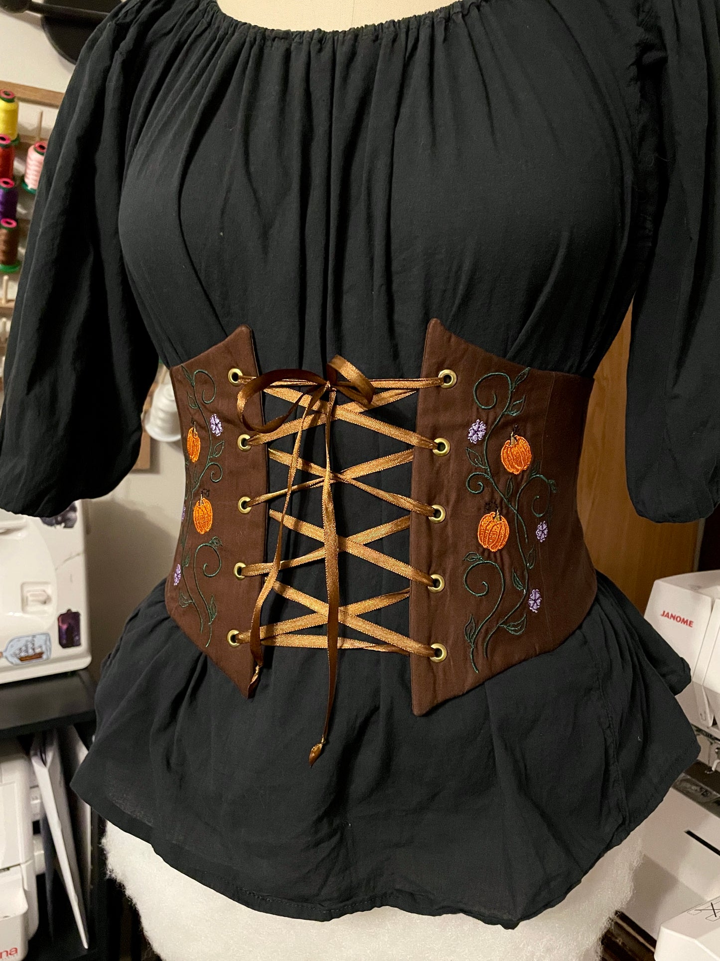 Pumpkin Patch Embroidered Waist Cinch in Dark Green