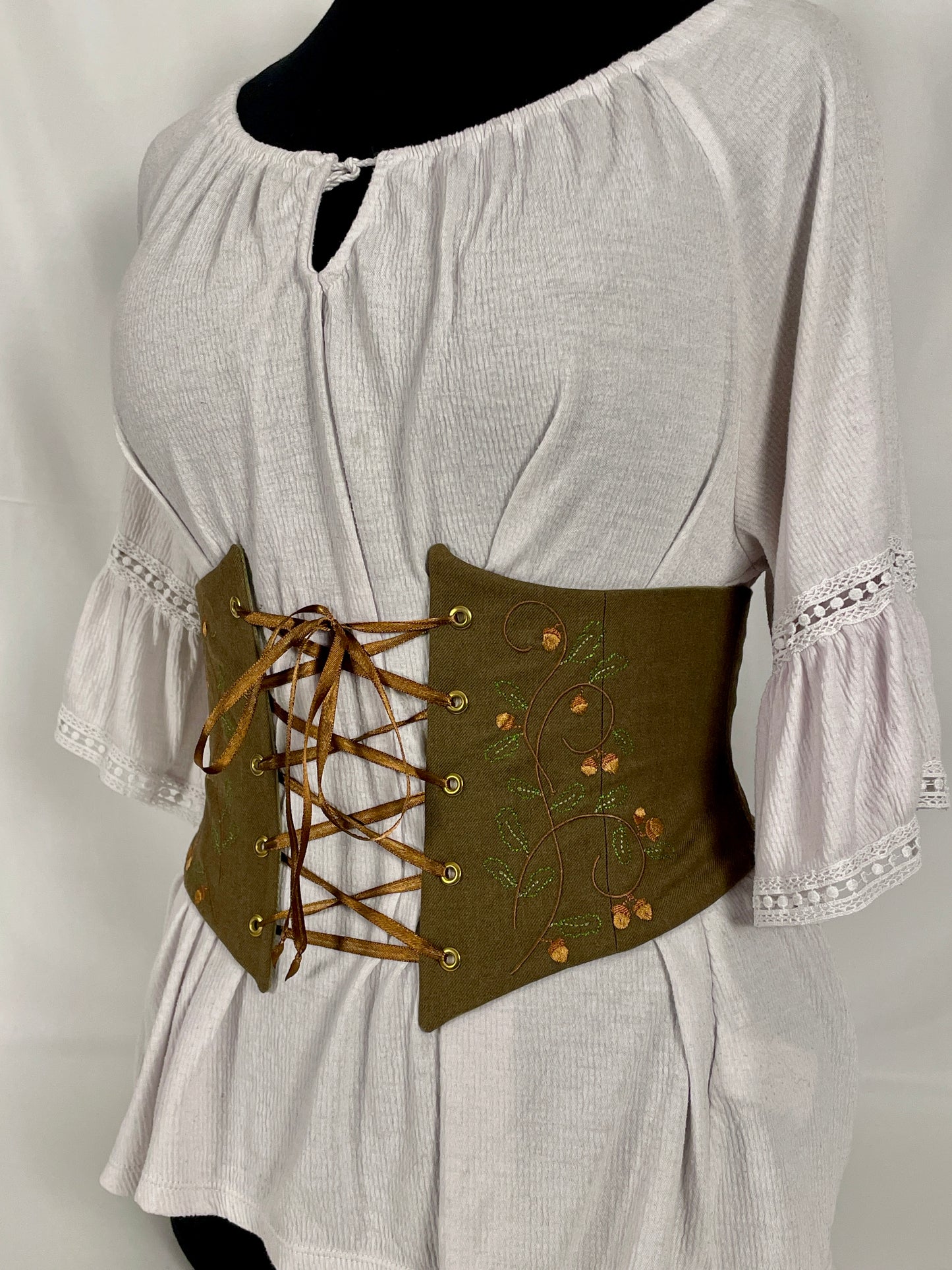 Oak Vine Embroidered Waist Cinch