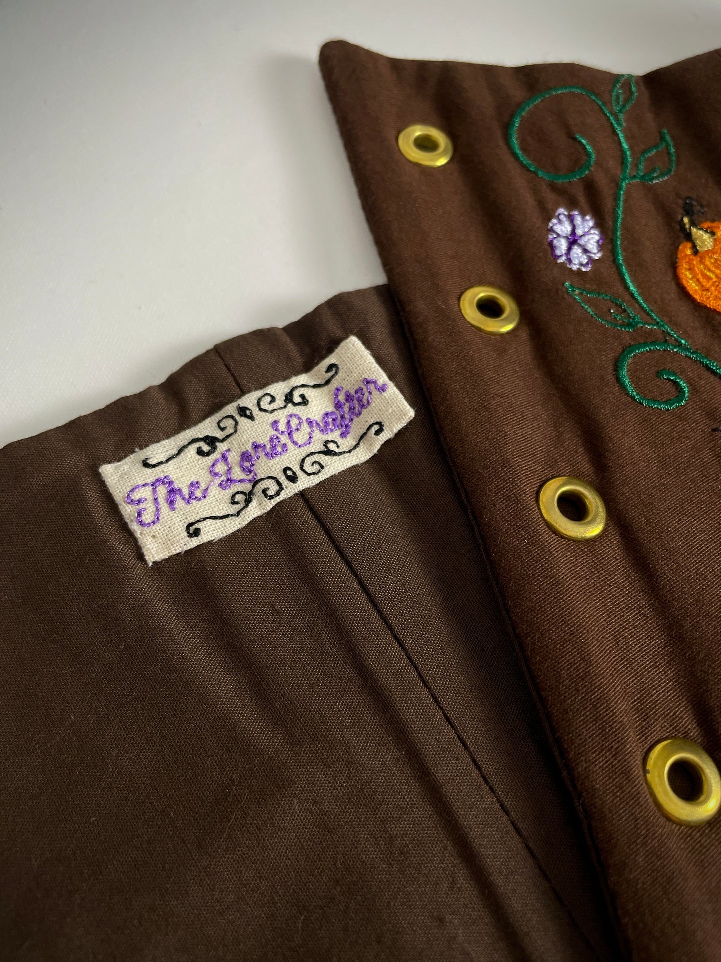 Pumpkin Patch Embroidered Waist Cinch in Dark Green