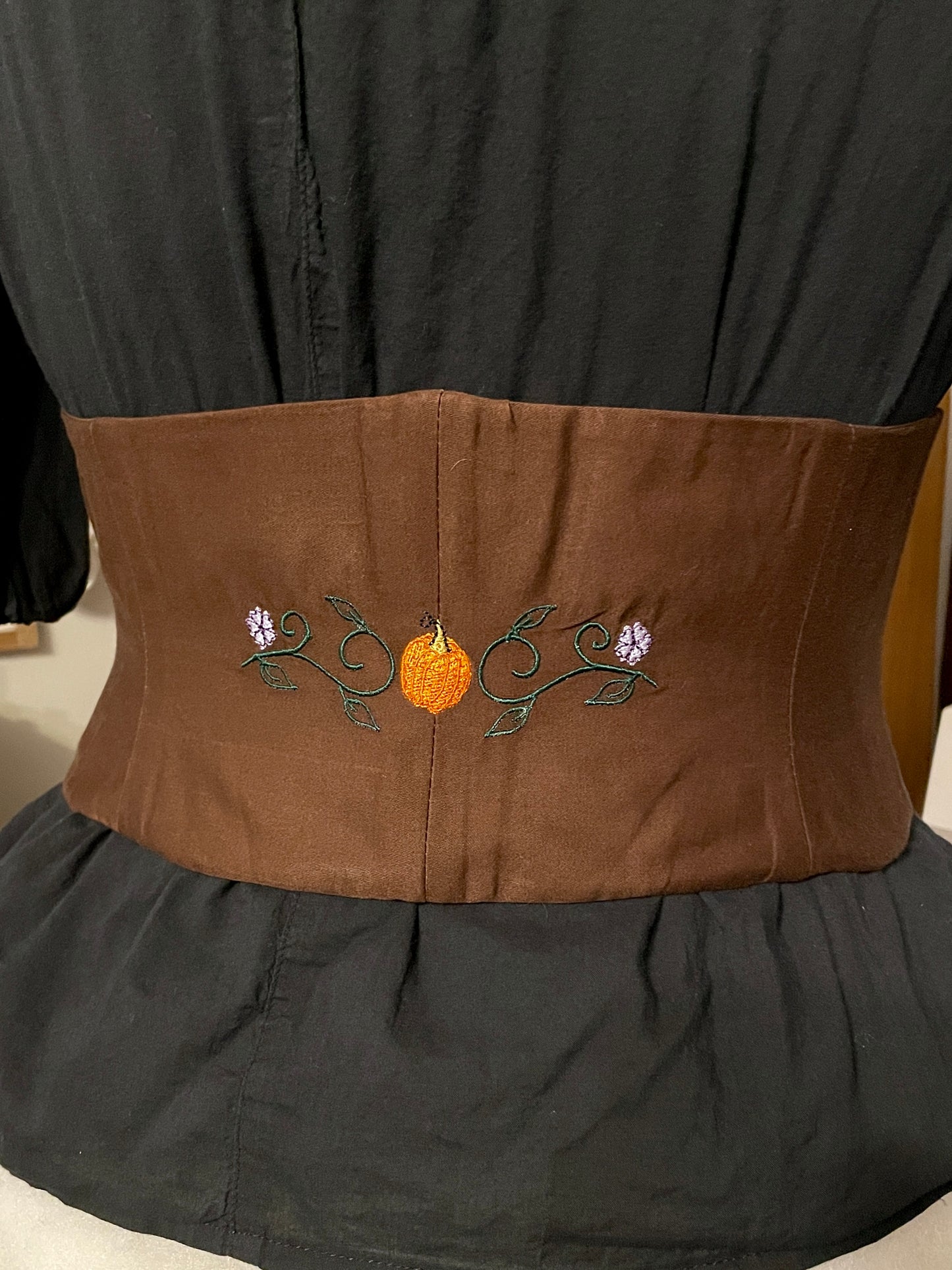 Pumpkin Patch Embroidered Waist Cinch in Dark Green