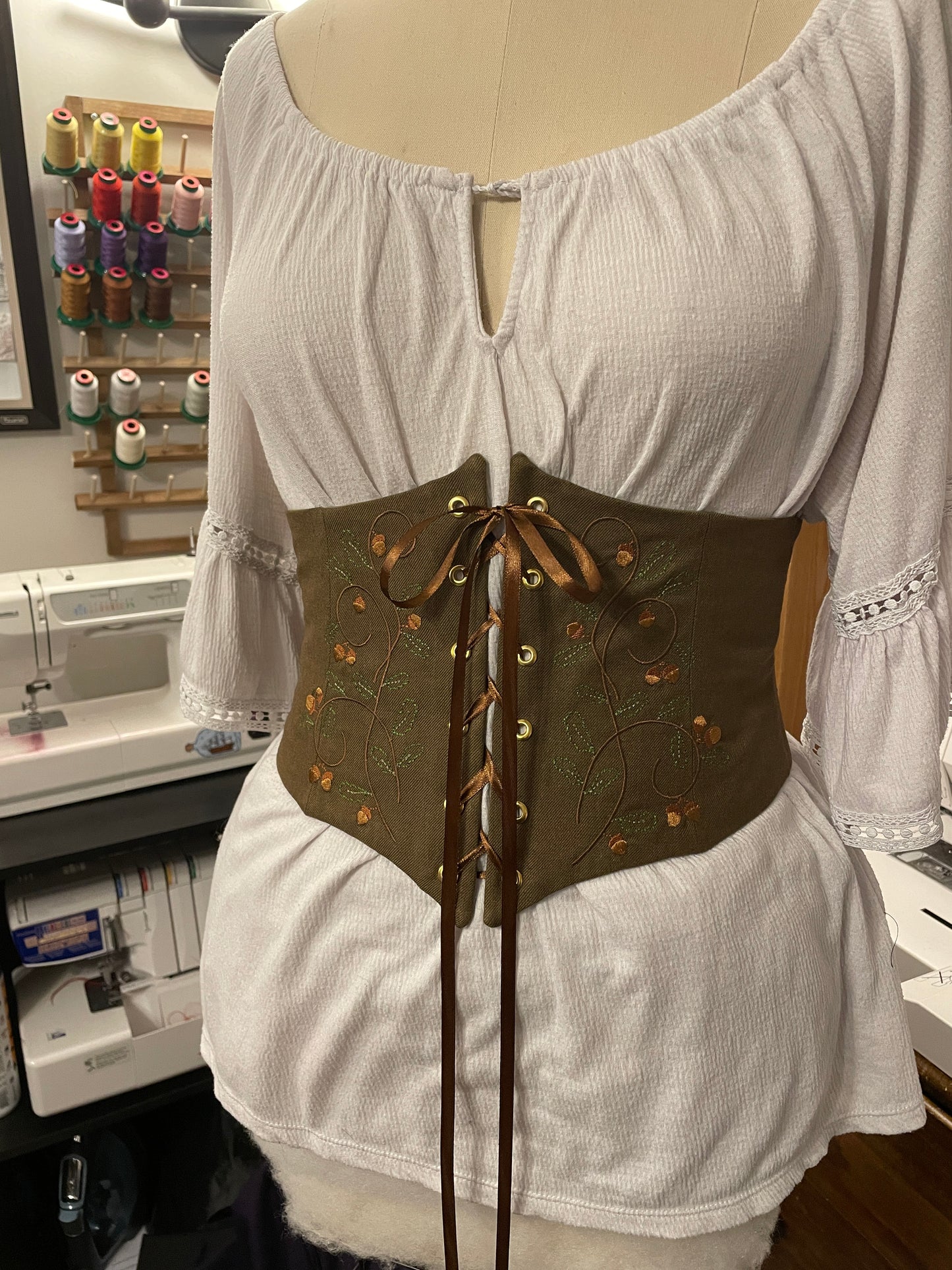 Oak Vine Embroidered Waist Cinch