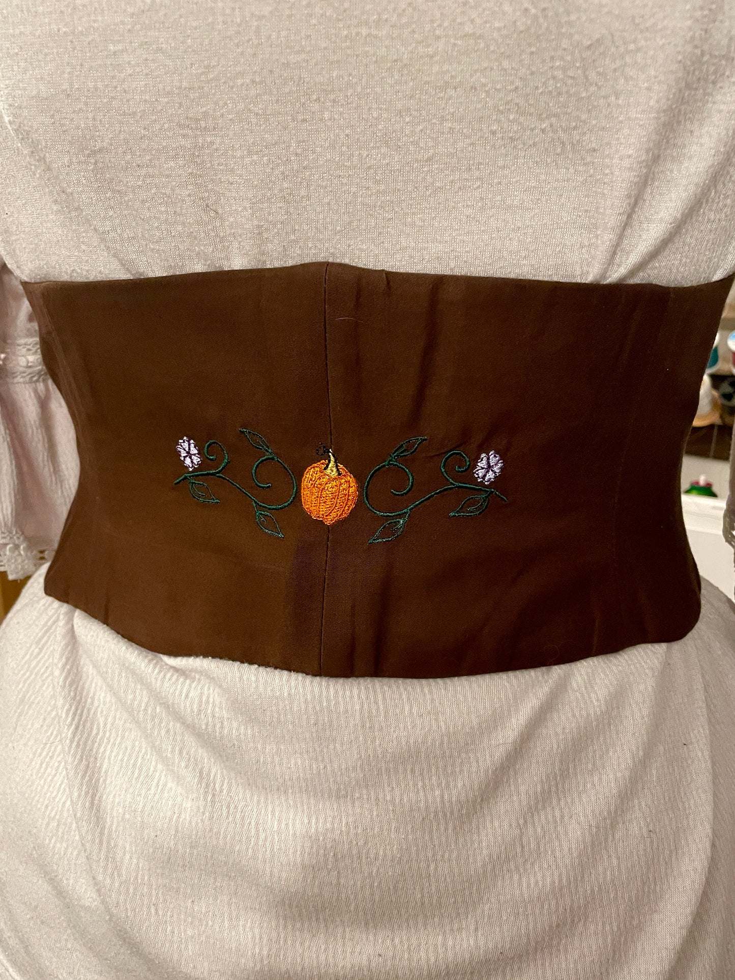 Pumpkin Patch Embroidered Waist Cinch in Dark Green