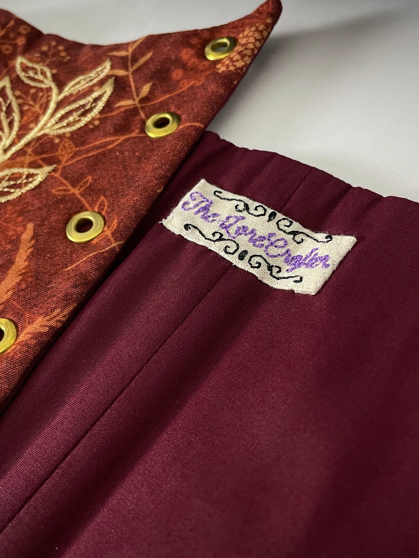 Autumnal Embrace Embroidered Waist Cinch