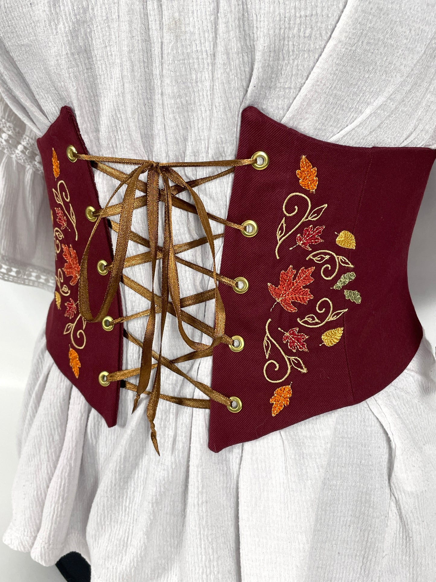 Gusting Leaves Embroidered Waist Cinch