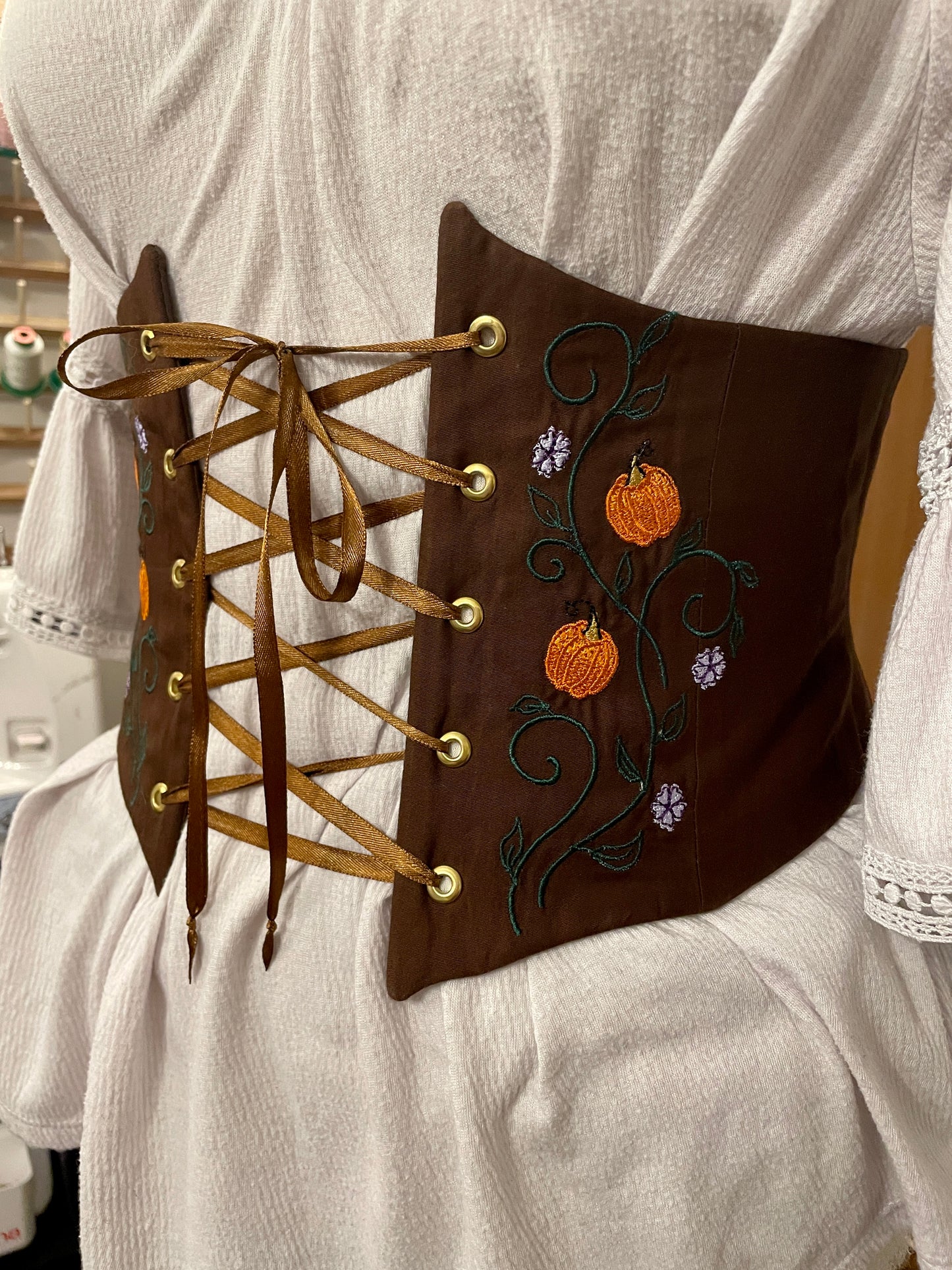 Pumpkin Patch Embroidered Waist Cinch in Dark Green