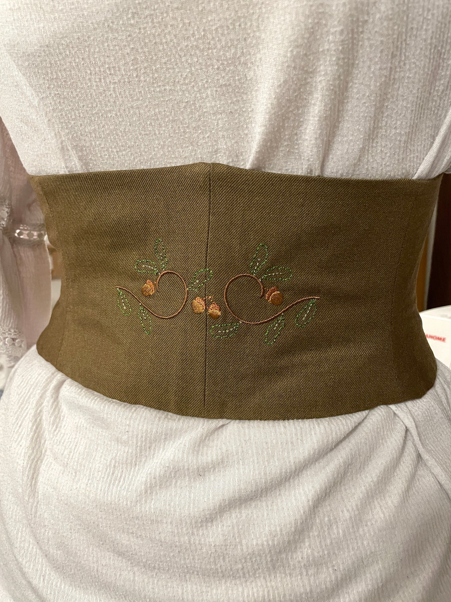 Oak Vine Embroidered Waist Cinch