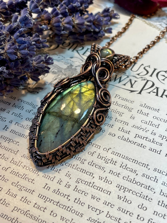 Labradorite Pendant woven in Copper